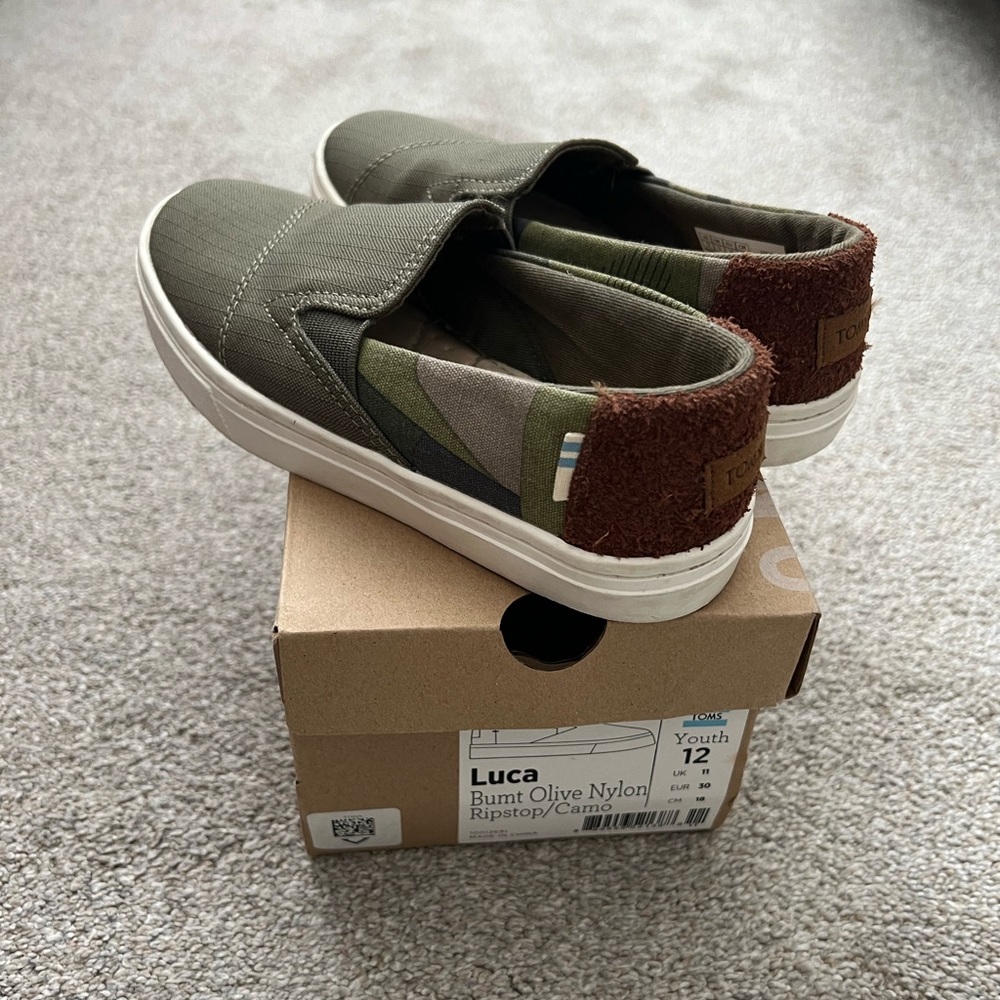 Kids Tom’s, size 12
